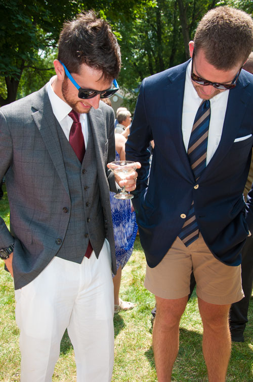 How to dress for a wedding for men